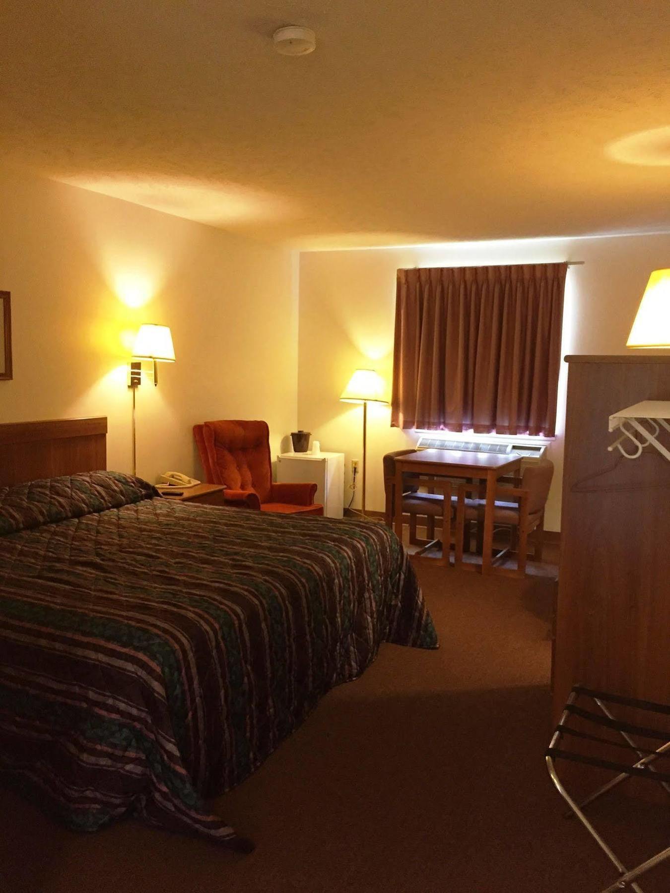 Coronado Motel & Rv Park Lindsborg Extérieur photo