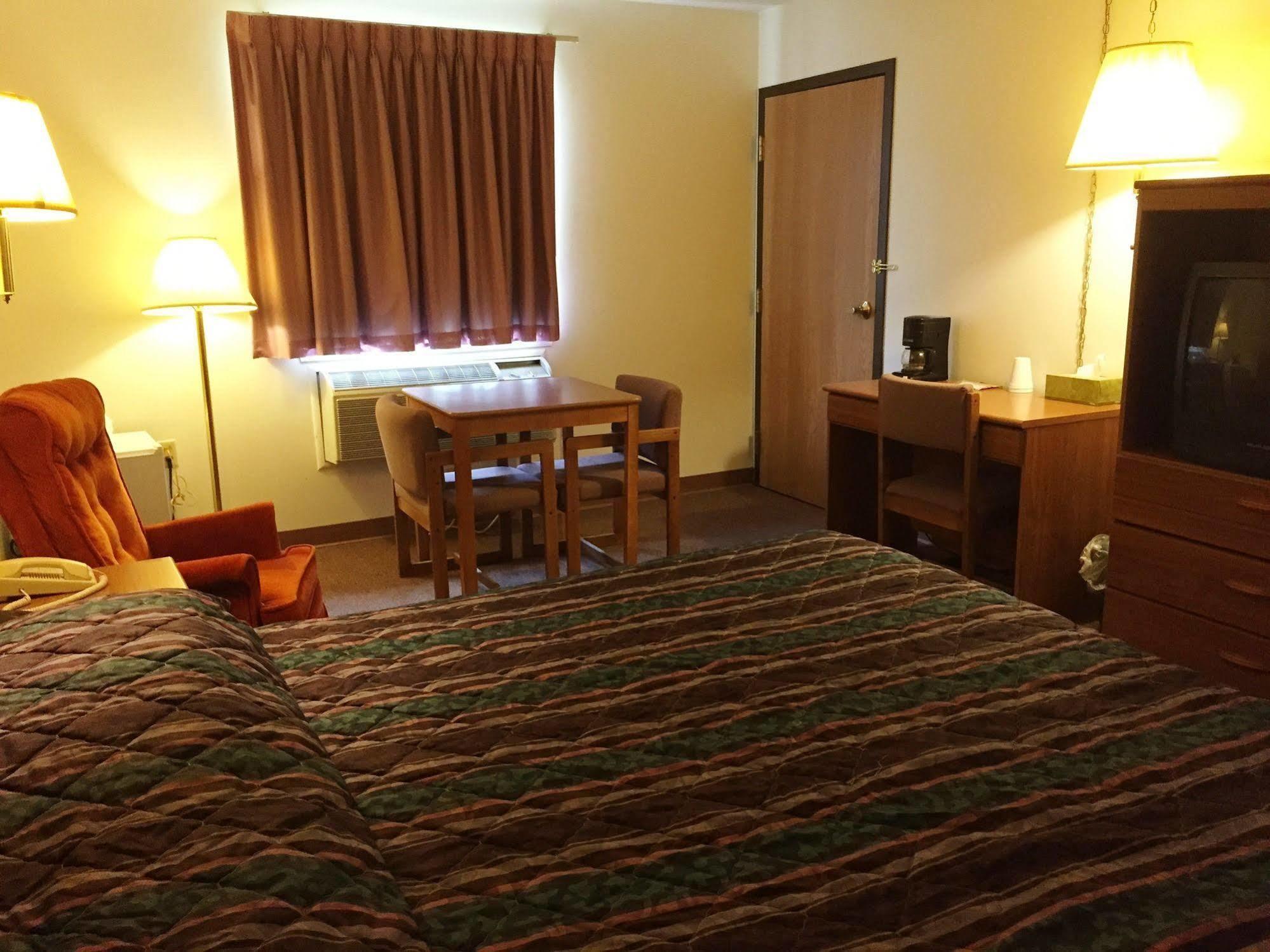 Coronado Motel & Rv Park Lindsborg Extérieur photo
